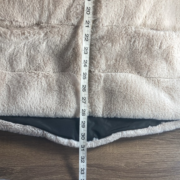 EUC Dylan Womens Fur Love Reversible Vest Size Medium - Picture 7 of 8